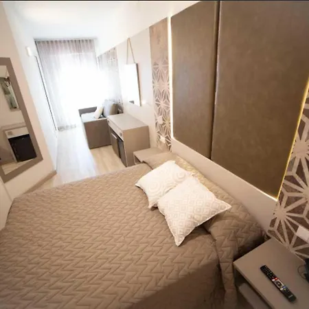 Hotel All'Orologio 3 Stelle Superior Caorle Exterior photo